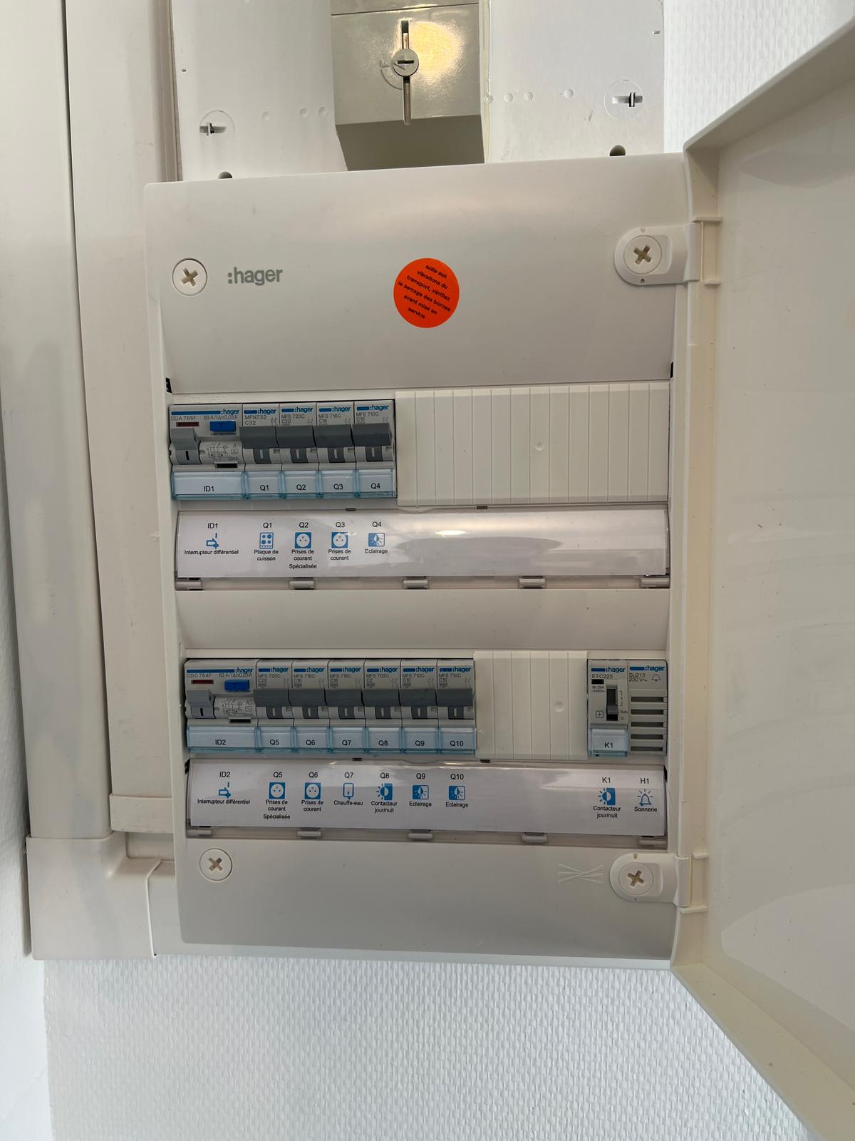 Tableau électrique Hager installé et étiqueté par EGBR, certifié RGE Qualifelec